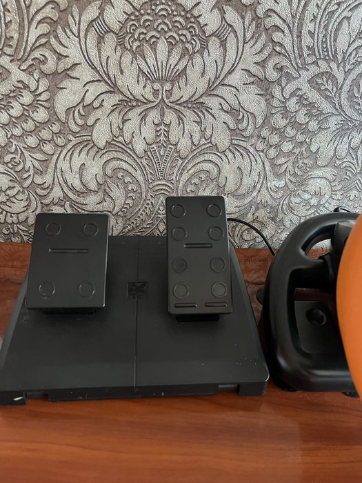 Ігровий руль , в використанні  був 2 рази