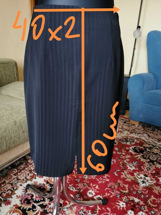 Garsonka czarna w prążki