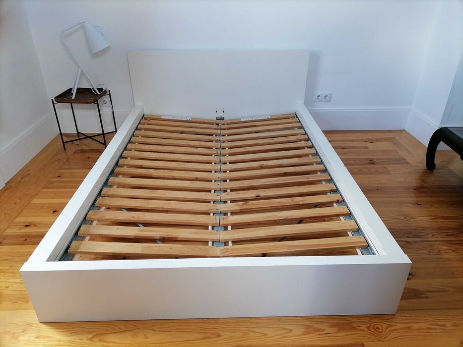 Cama branca IKEA Malm 1,60 x 2,00 metros + estrado