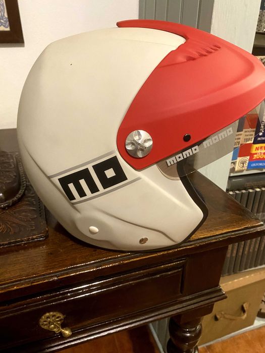 Capacete MOMO.Modelo raro e comprado em Inglaterra.