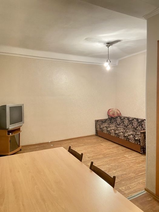 Продам 3 кім. біля метро Нивки.