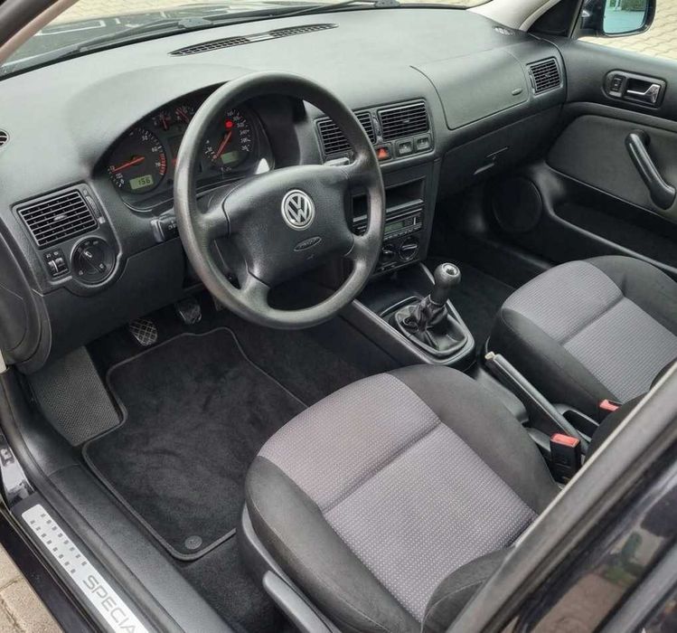 Golf 1,6 16v benzyna 180tys
