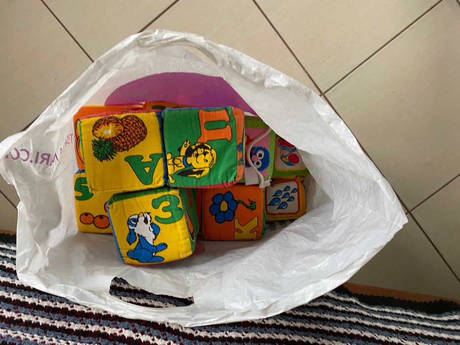 Віддам безкоштовно дитячі речі