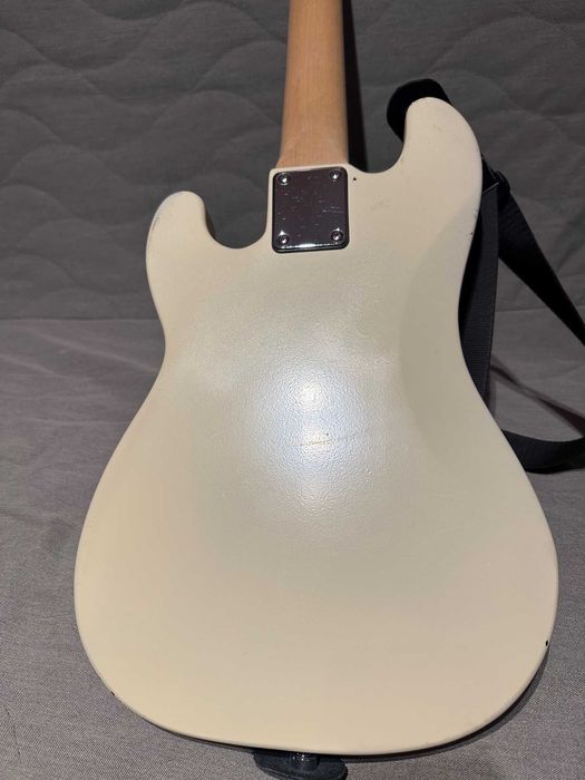 Sprzedam gitarę basową HB short scale