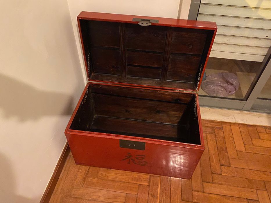 Baú chines Madeira Lacada Sangue de boí Centenário 68 cm Assinado