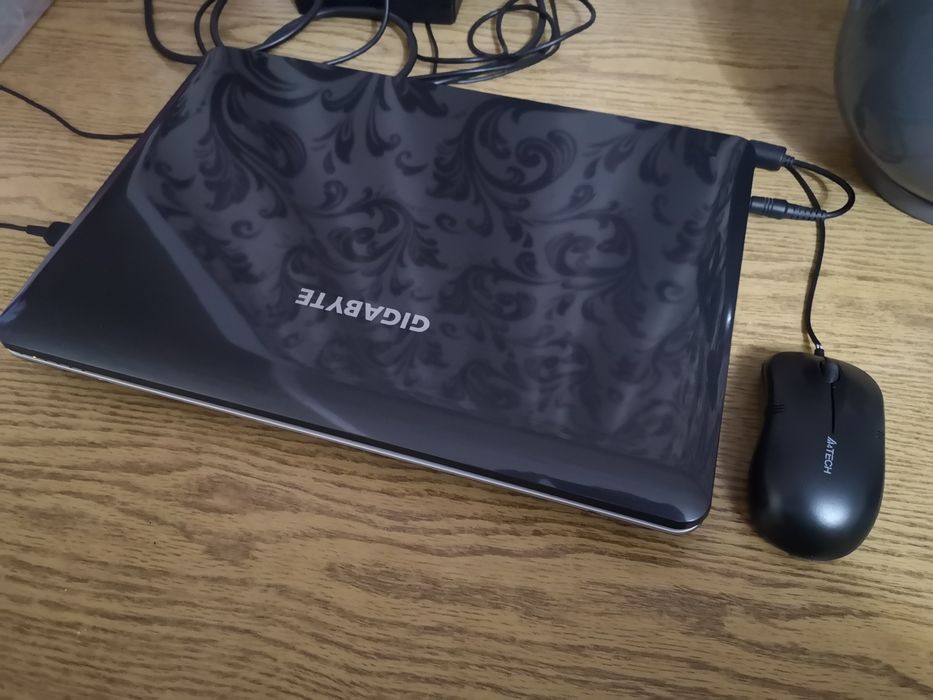 Ноутбук Gigabyte Q1585N