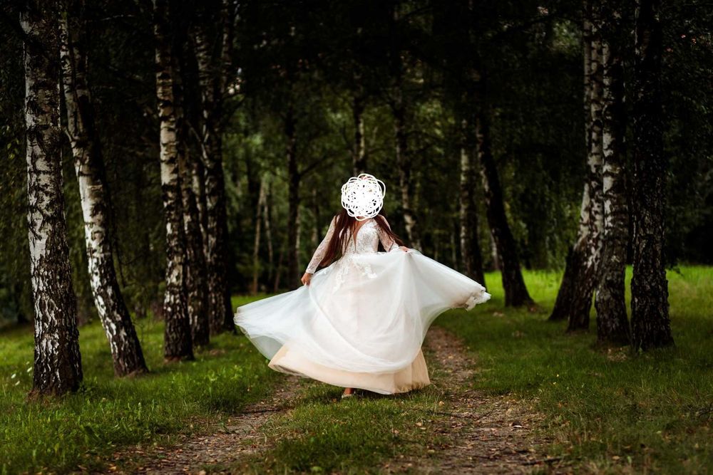 Suknia ślubna z długim rękawem Leandra Annais Bridal