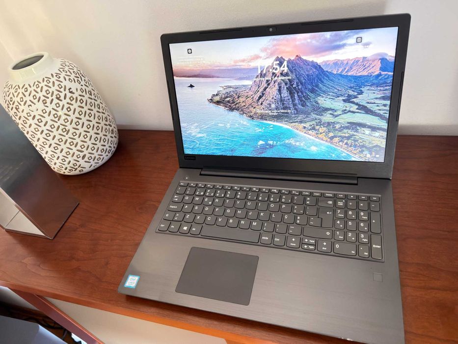 Lenovo V330|15.6"FulHD|i3-8100u a 2.2Ghz|12Gb Ram|Ssd 256Gb|Bateria 2H