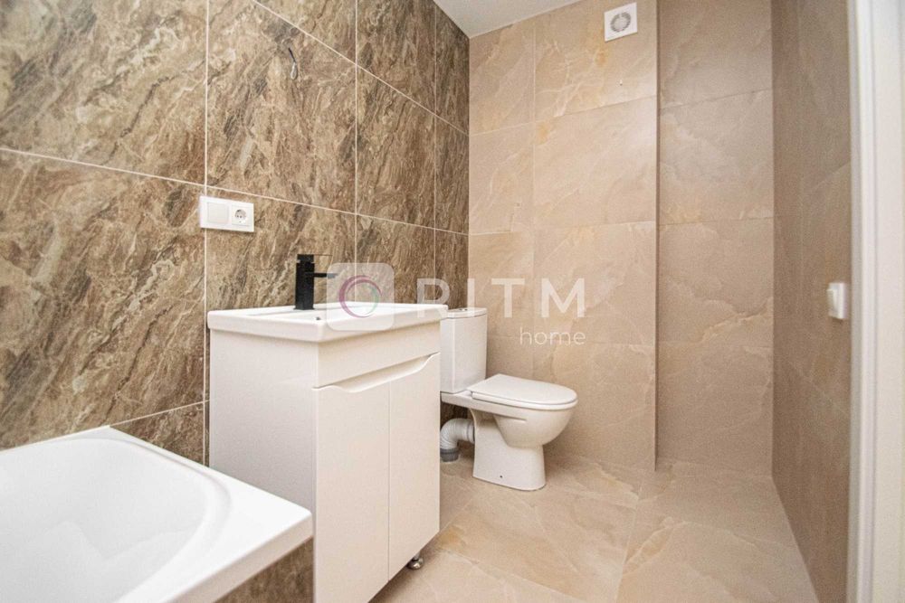 Продається 2-кімнатна квартира по вул. Смакули