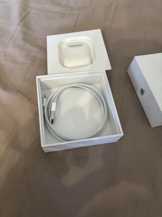 Наушники Airpods 2 оригинал с зарядным кейсом