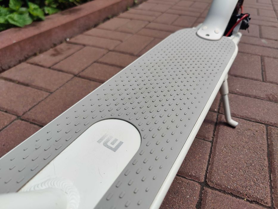 Електросамокат Xiaomi Mi Electric Scooter M365 White (Європейська версія) оригінал