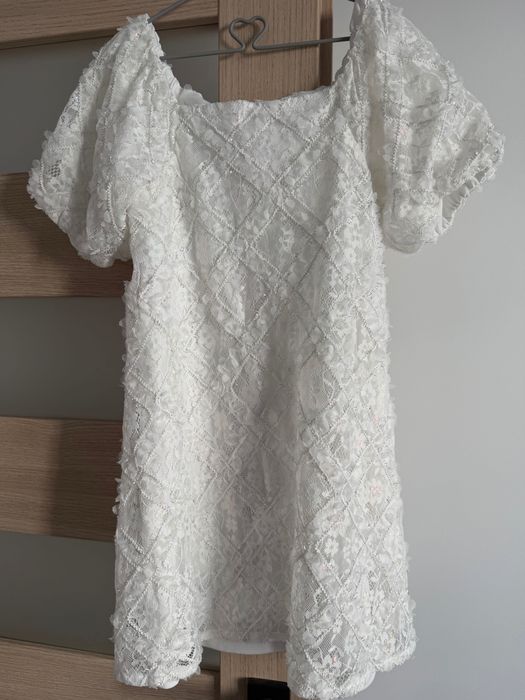 Biała świąteczna sukienka RESERVED