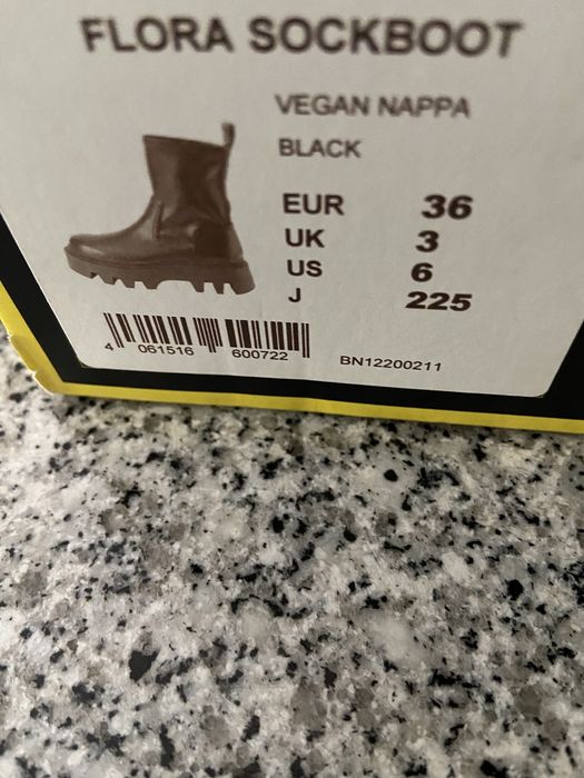 Botas de pele semi novas