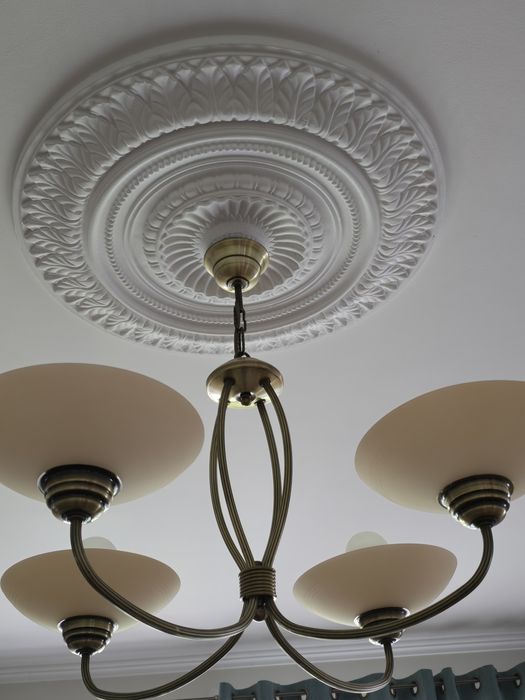 Żyrandole i kinkiety