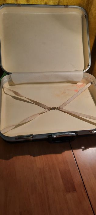 Чемодан - дипломат. 400грн. .