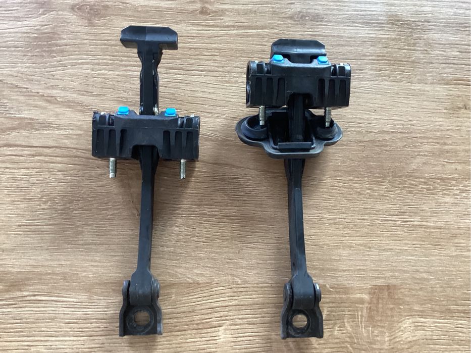 Огранічітель Передньої двері Mercedes Sprinter 907 Обмежувач Дверки