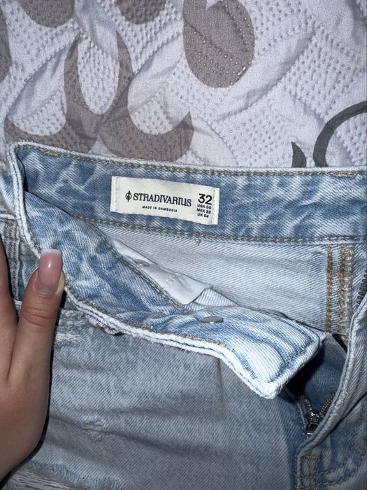 Джинсові шорти Stradivarius, розмір 32 (XXS), майже нові