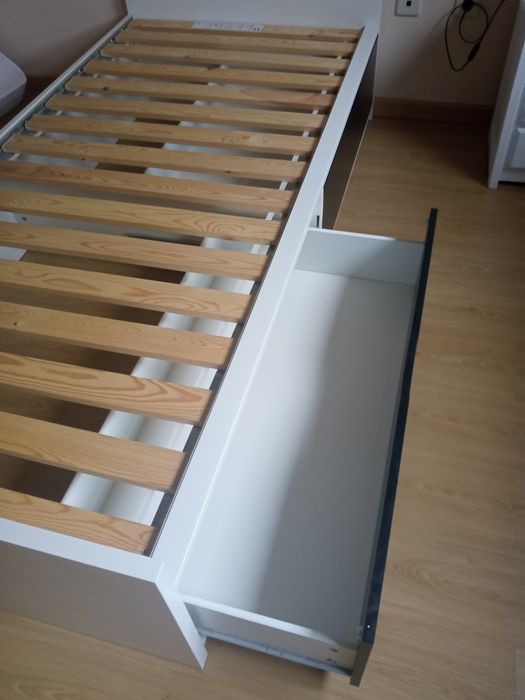 Cama individual com gaveta