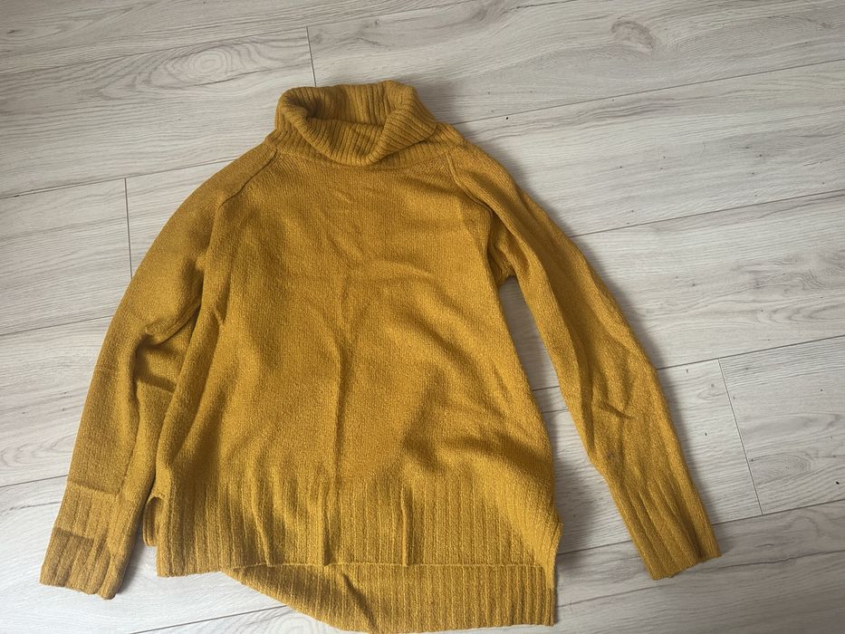 Всі светри по 200 грн