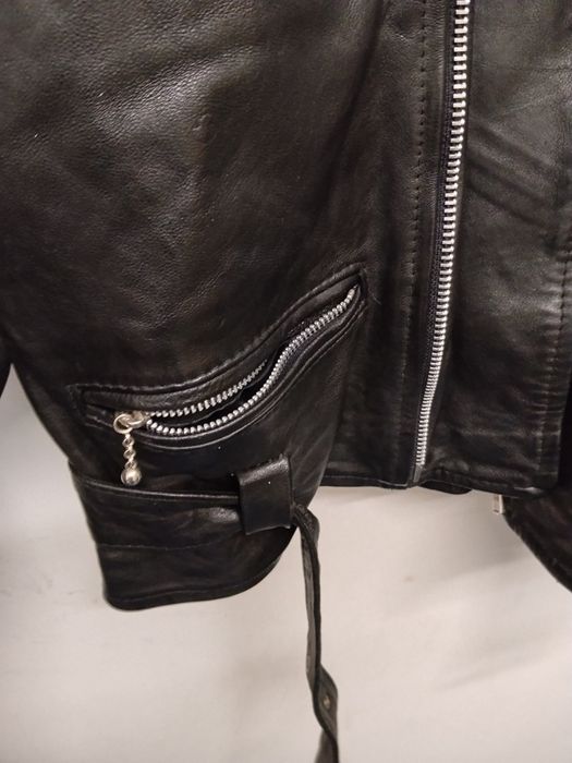 Blusão  em  pele com pouco uso em bom estado geral fechos a funcionar