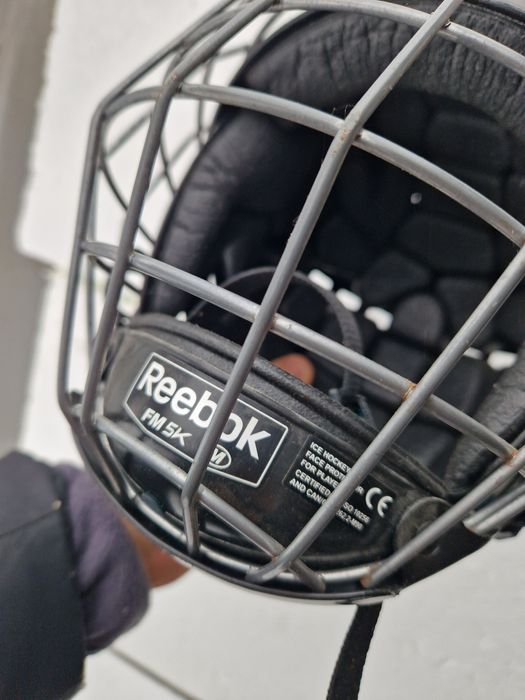 Хокейна форма шолом краги нагрудник