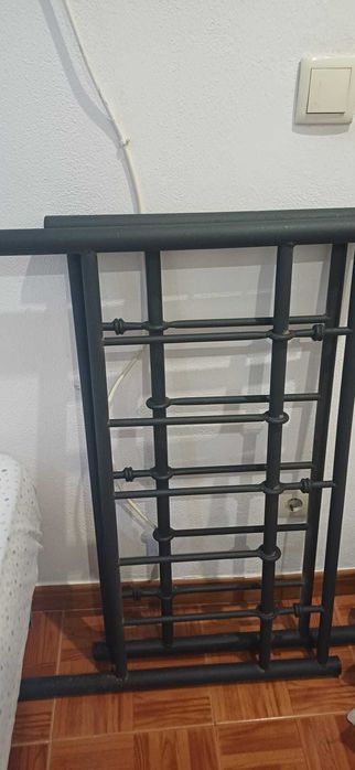 Cama com estrado