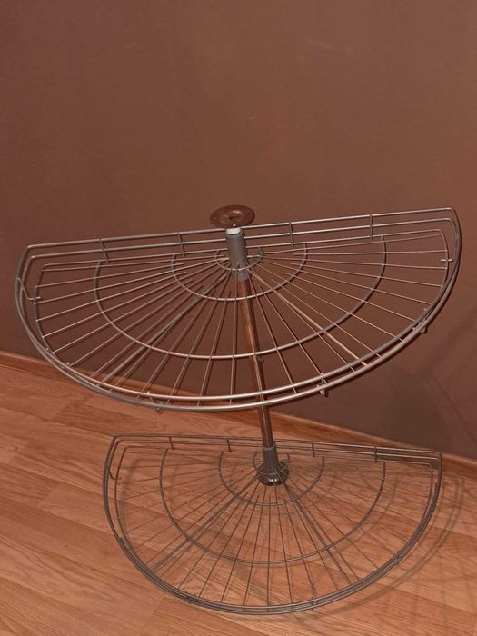 Obrotowa półka pozostała po remoncie kuchni