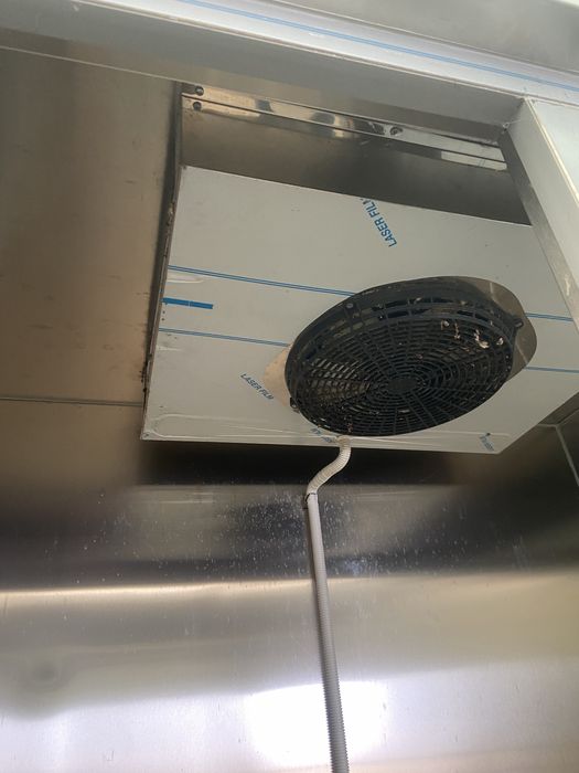 Camara frigorifica com plásticos