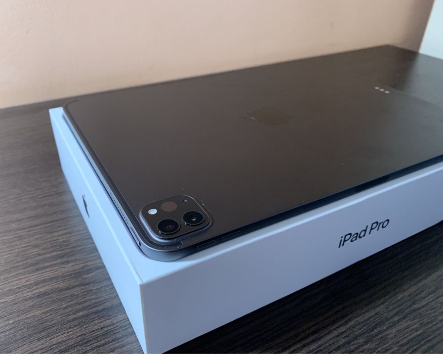 Apple iPad Pro 11 2020 11 Inch, 128 GB + чохол