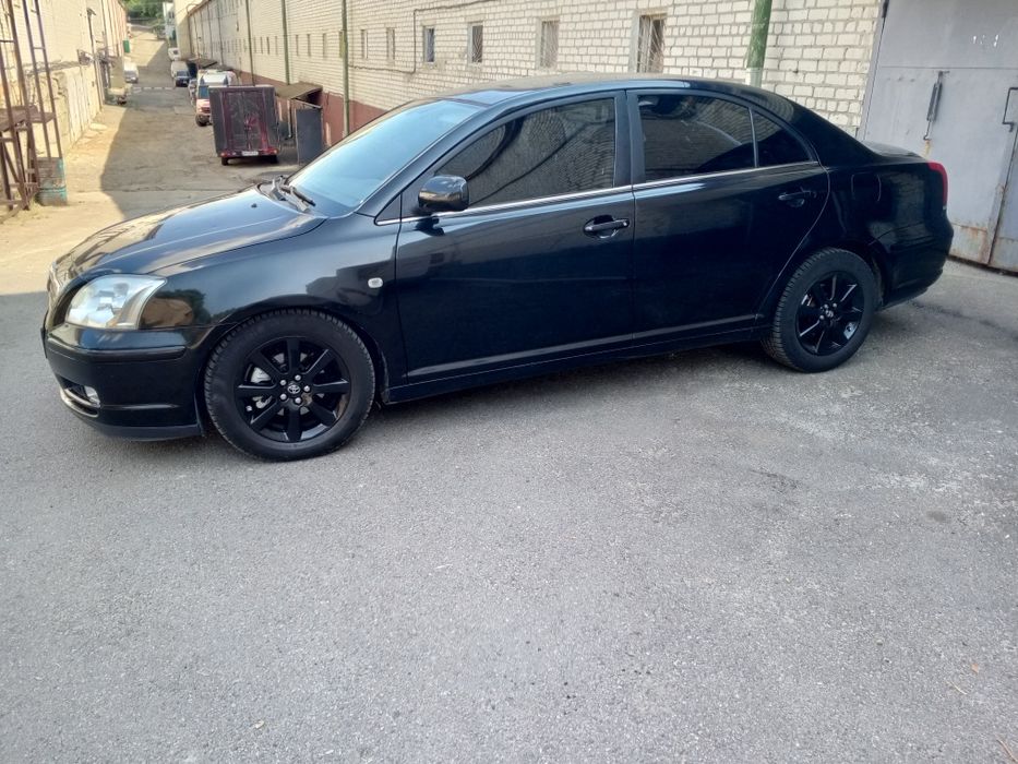 Продам Авенсис 2004год.