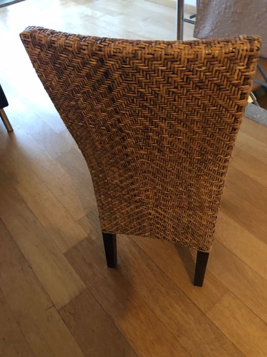 Móveis usados: aparador, mesa, cadeiras