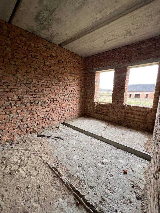 Продається будинок з гаражем біля Мостиськ