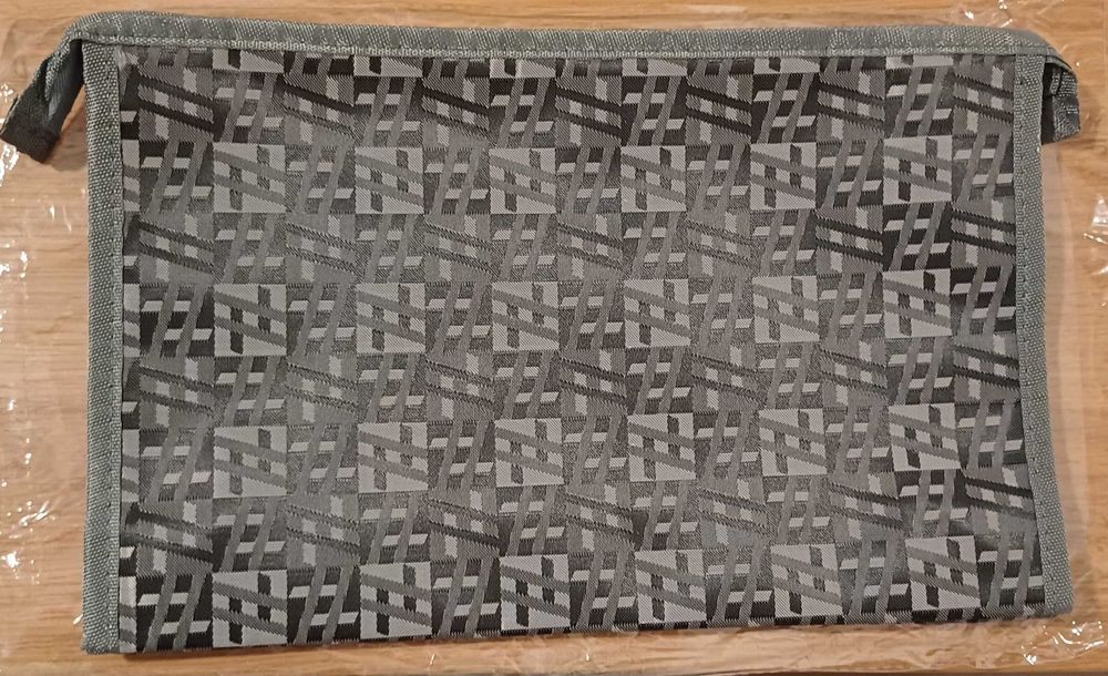 Kosmetyczka 28 x 17 x 13 cm pojemna duża szara nowa