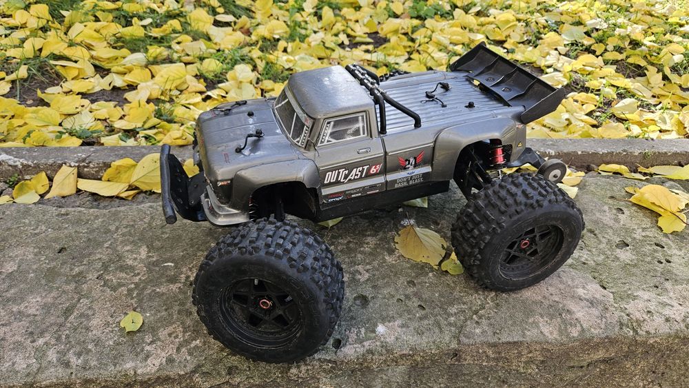 Arrma Outcast 6s радіокерованиа модель 1/8 масштабу