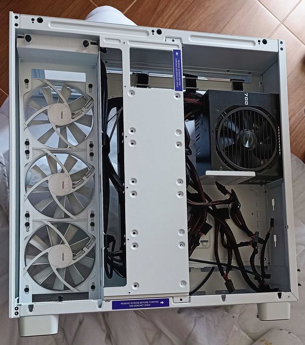 NZXT H9 Flow ATX Mid-Tower (Branca) + Extras (4 fans + hub + PSU EVGA 700W)