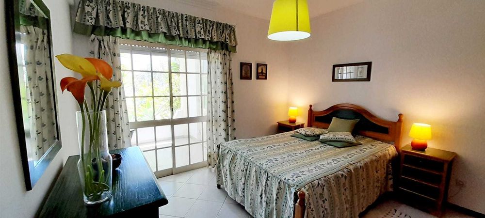 T2 Vilamoura - Excelente. Até 6 pessoas, zona privilegiada, WIFI. Jardim e piscina. Desde 550€/semana