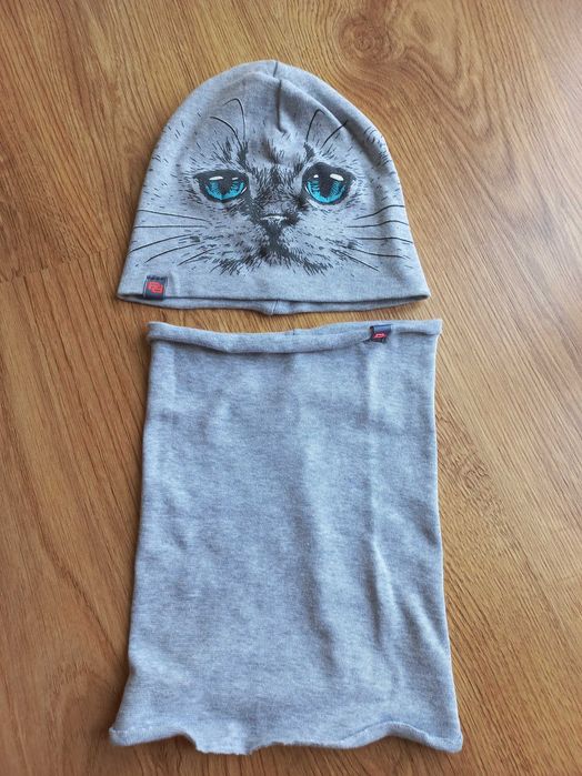 Czapka wiosenna 56 z kotkiem świecącym w ciemności + komin