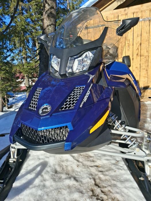Снігохід  BRP ski-doo grand touring  1200 4-tec