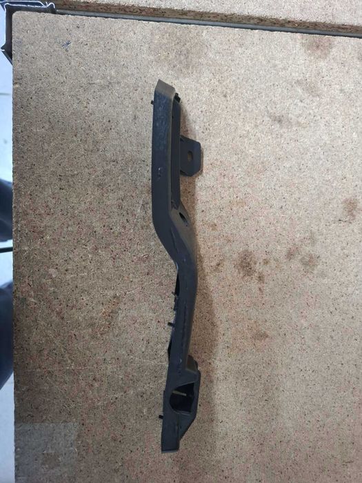 Кріплення бампера ліве Fiat Freemont Dodge Journey