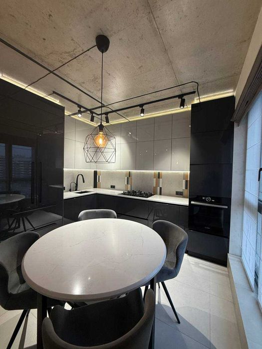 Оренда 2-кім. квартири з виглядом на парк Залізна Вода є 2 паркомісця