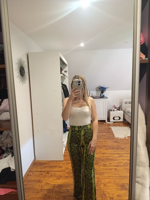 Spodnie legginsy poszerzane nogawki wężowy print nowe XS s