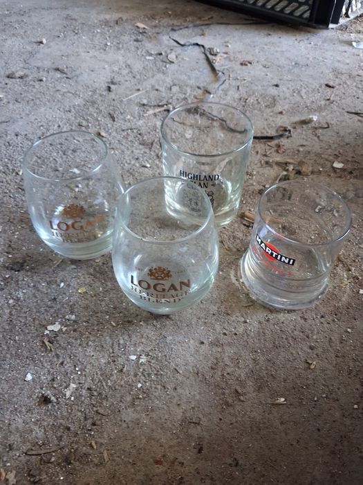 Copos de fino, martini cerveja e whisky