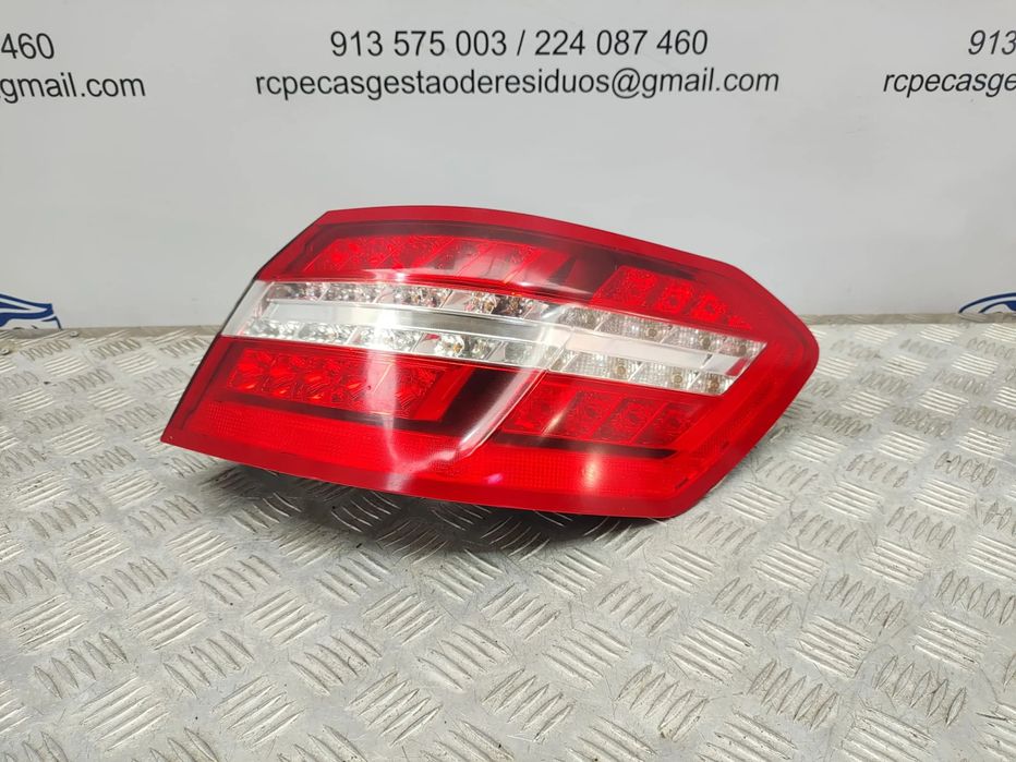 Farolins Tras Traseiros Esquerdo Direito Originais LED Mercedes Benz