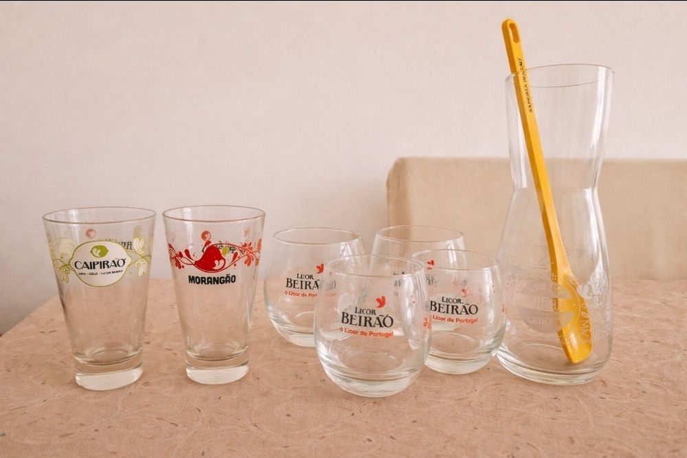 Conjunto de 8 Copos e Jarra Licor Beirão