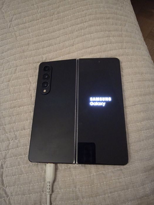 Samsung Galaxy Z Fold 4 uszkodzony