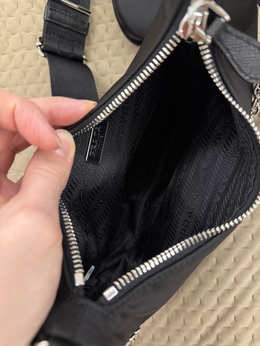 Оригінальна сумка Prada Re-Edition 2005