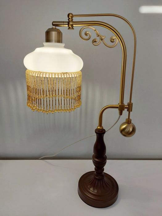 Piękna lampa z koralikami