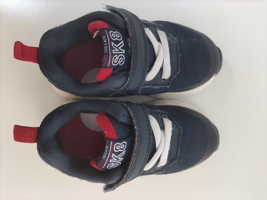 Sapatilhas e sapatos criança