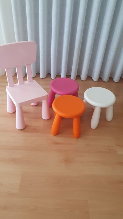 Lote Conjunto Infantil IKEA MAMMUT (1 Cadeira + 3 Bancos)
