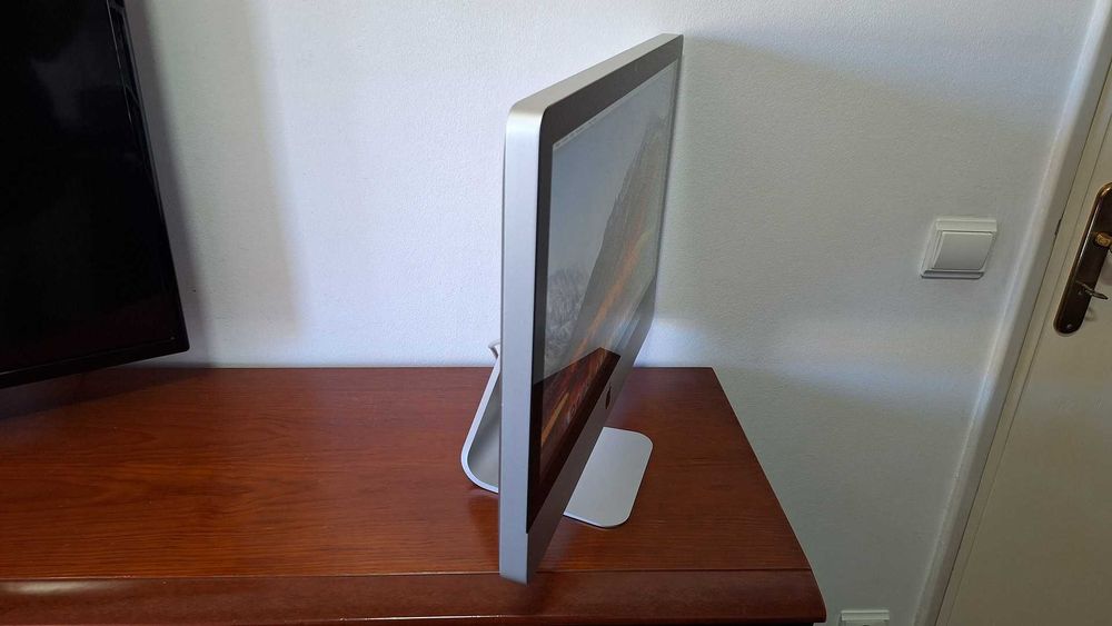 Apple iMac A1311 21.5"- Intel E7600 3.06GHz- 8GB Ram- HDD 1TB